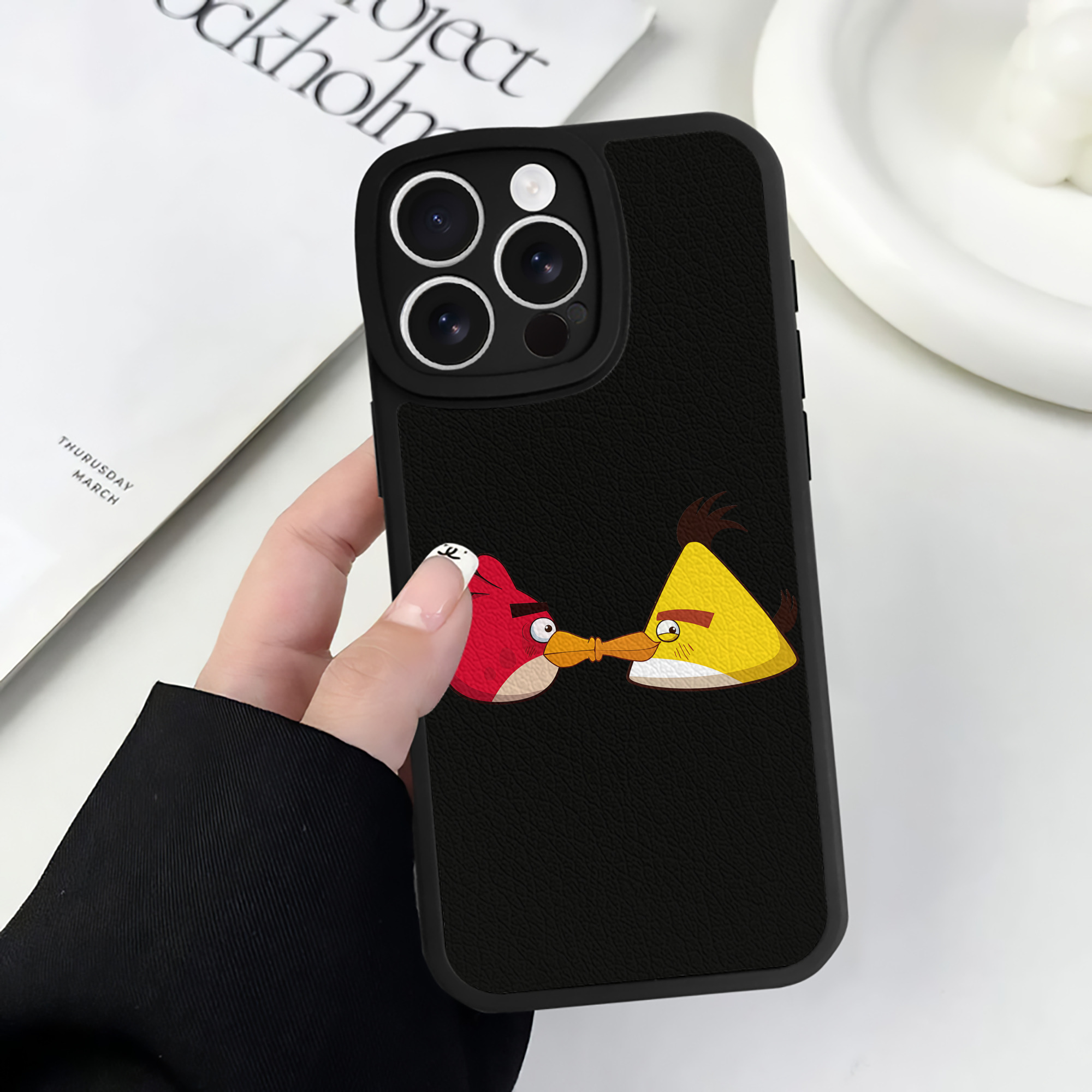（画像用） Angry Birds アングリーバード 【iPhone 16シリーズ対応】シリコンスマホケース（レザー調） 材質：シリコン